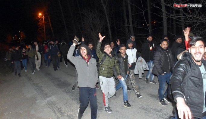 Türkiye Suriyeli mülteciler için sınır kapılarını açtı