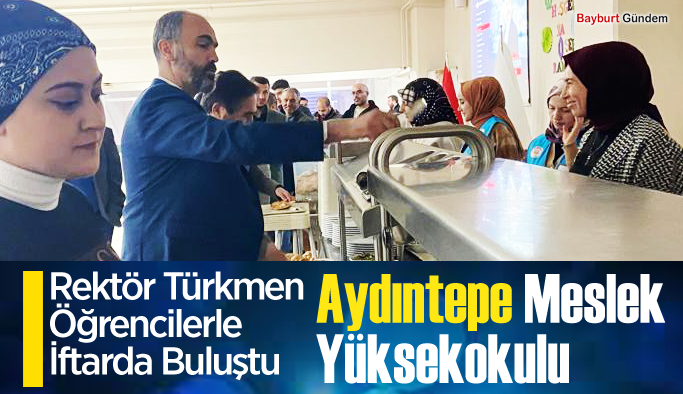 Rektör Türkmen, Öğrencilerle İftarda Buluştu