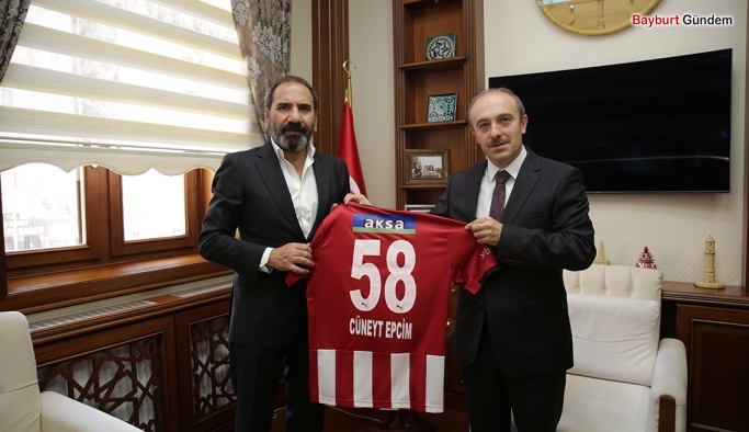 Demir Grup Sivasspor Başkanı Mecnun Otyakmaz Vali Cüneyt Epcim’i Ziyaret Etti