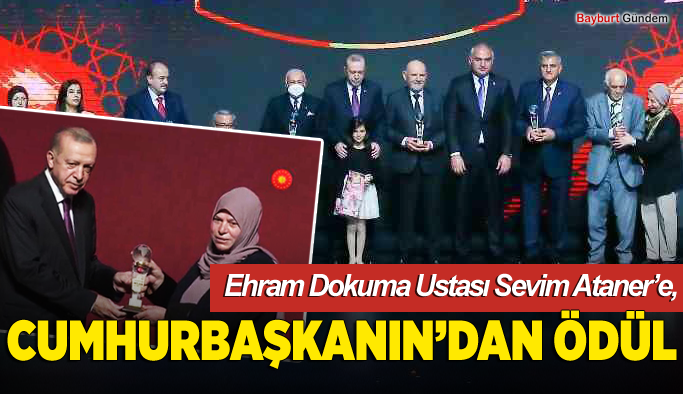 Ehram Dokuma Ustası Sevim Ataner’e, Cumhurbaşkanı Erdoğan’dan Ödül
